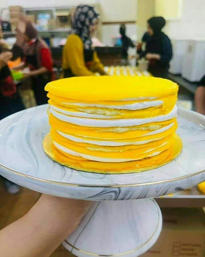 saraharizan's tweet image. Hi warga twitter! Suka Sarah nak bgtahu yang sekarang Sarah dah jadi agent Durian Crepe Rabi 🙆‍♀️

To anyone yang teringin nak makan dessert sedap yakmatt and comes with original Durian D24, boleh ws Sarah to order okay?

Just click below link to order ⤵️
bit.ly/Durian_Crepe