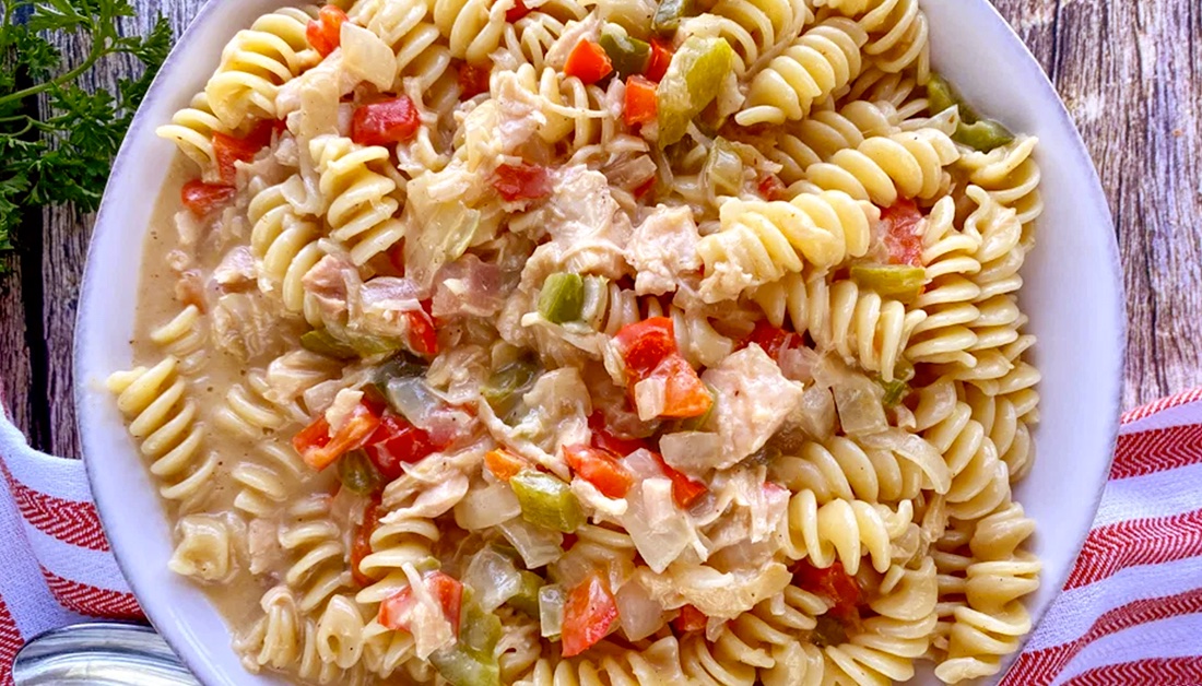 It’s the season to put some pep into your Dreamfields meals — like our Cajun Chicken Pasta Skillet #recipe. Get the steps to make it right here: dreamfieldsfoods.com/all-recipes/ca… #dinnerideas #pastarecipe