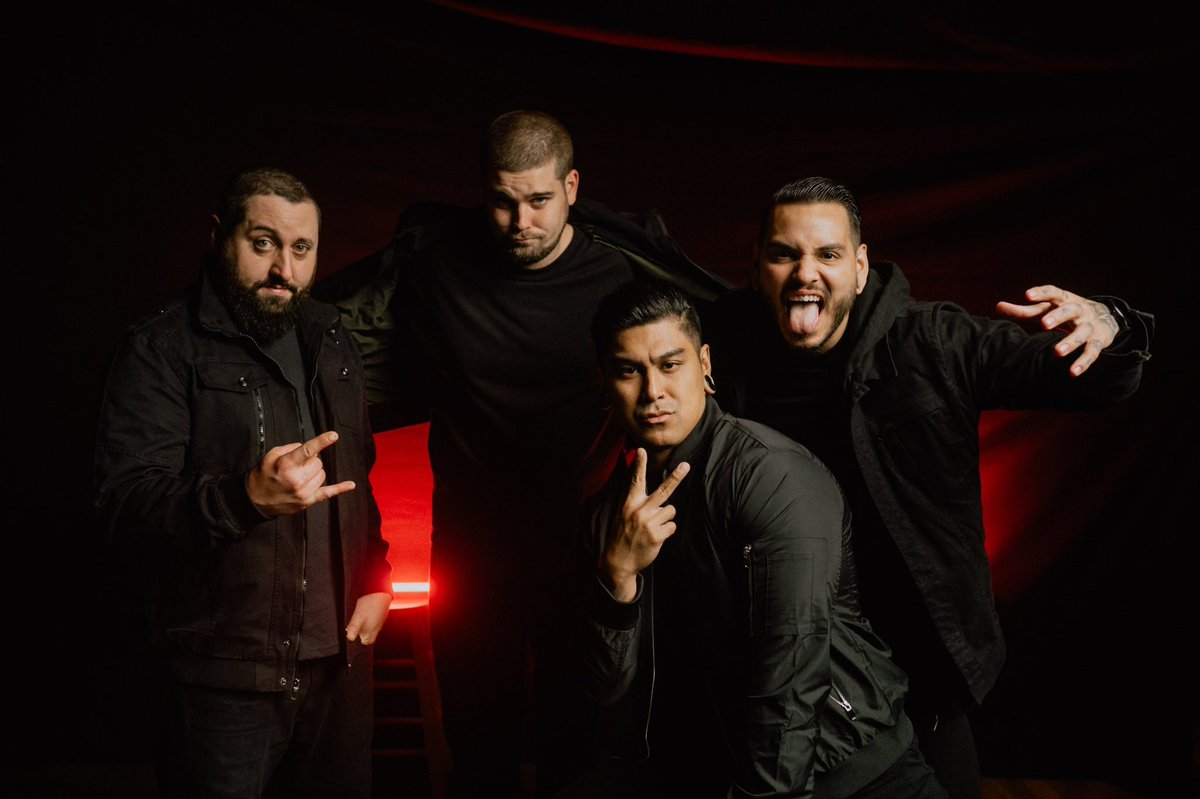 stevethemess's tweet photo. You’ll most likely be seein’ me and the boys in a few places before the end of the year, and we’re pumped. Hang tight. 🖤🤘🏼
#WithinTheRuins #BlackHeart #eOneEntertainment #eOneHeavy #GoodfightMusic https://t.co/F5hYUyiXX3