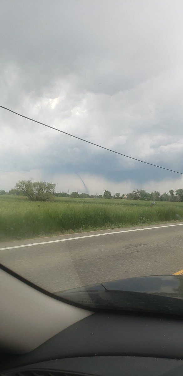 SUNFLOWERTTV's tweet photo. Just your average drive home from work... #coloradotornado https://t.co/GzJqB0xdxW