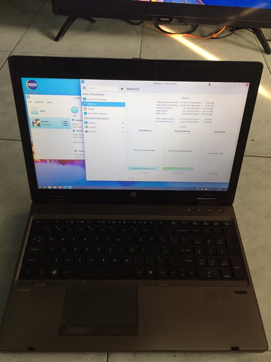 ernisulis31's tweet photo. Bapak @onnowpurbo ini laptop bandel 
Hp ProBook 6560b memori sudah up 16GB, HDD sudah menggunakan 2buah SSD.
Kalau ngejalanin Virtualbox bisa sampai 5 OS bersamaan.
Pokoke Buandel Euy :D 
Siap tempuur https://t.co/1Aw1CrpBKY
