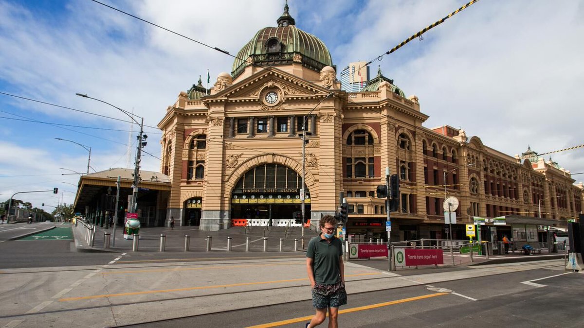 As lockdown continues for our friends in Melbourne, houses continue to sell! A family home in Balwyn North sold online for $2.6M over the weekend 😱

#melbournelockdown #propertylivestreams #covid19