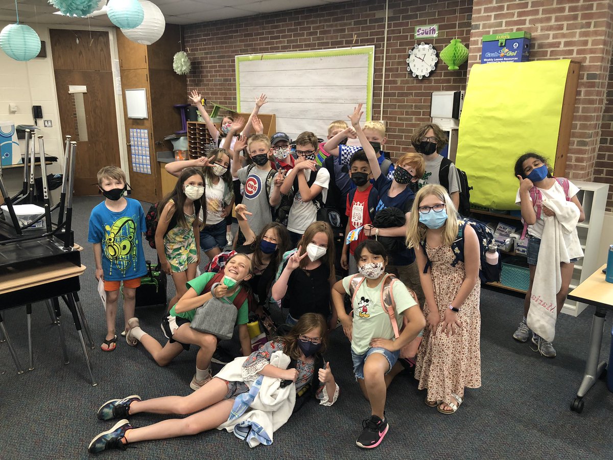 wadelman8's tweet photo. Happy last day from my fav crew! #d70gators https://t.co/RuKYy2kGRR