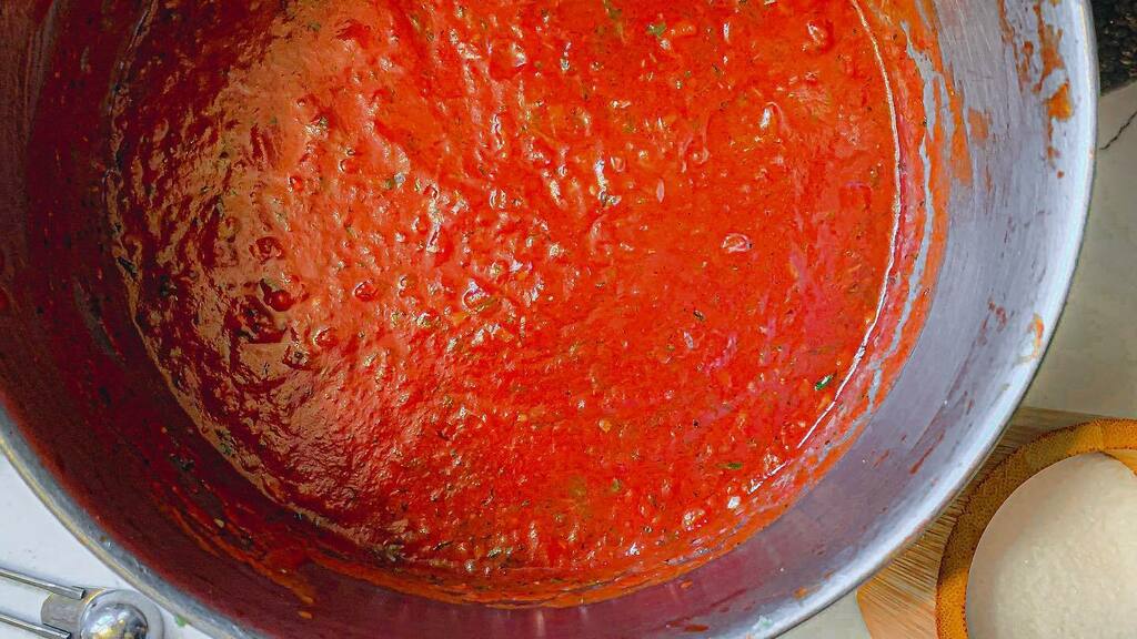 TheNommist's tweet photo. I feel like I should make this #tomatosauce at least 2 times a week. It’s quick and easy enough, and damn delicious. Recipe link’s still in the bio!

#ricettadifamiglia #sugoalpomodoro #salsadipomodoro #fattoencasa #homemade #italia #italian #italianamer… https://t.co/f6felDNhsn https://t.co/7YvKYz8IU9