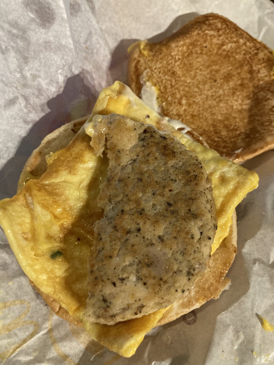 pineabul's tweet photo. Good morning @McDMalaysia. I have an honest inquiry. Is this supposed to be in half like this? https://t.co/Nrdm2zxxvJ