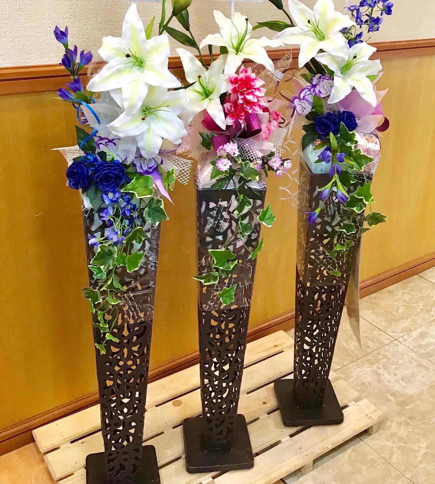 モンターニュ浜松洋菓子店 お盆の籠盛り は ここ数年スチールタイプのものも人気です 場所も取らなくて終わっても部屋に飾っておけるのもいいですね 他に小さなかご入り も各種ございます お値段はお気軽にご相談くださいませ お盆 かごもり 籠 モンターニュ浜松洋菓子店 お盆の籠盛り は ここ数年スチールタイプのものも人気です 場所も取らなくて終わっても部屋に飾っておけるのもいいですね 他に小さなかご入り も各種ございます お値段はお気軽にご相談くださいませ お盆 かごもり 籠