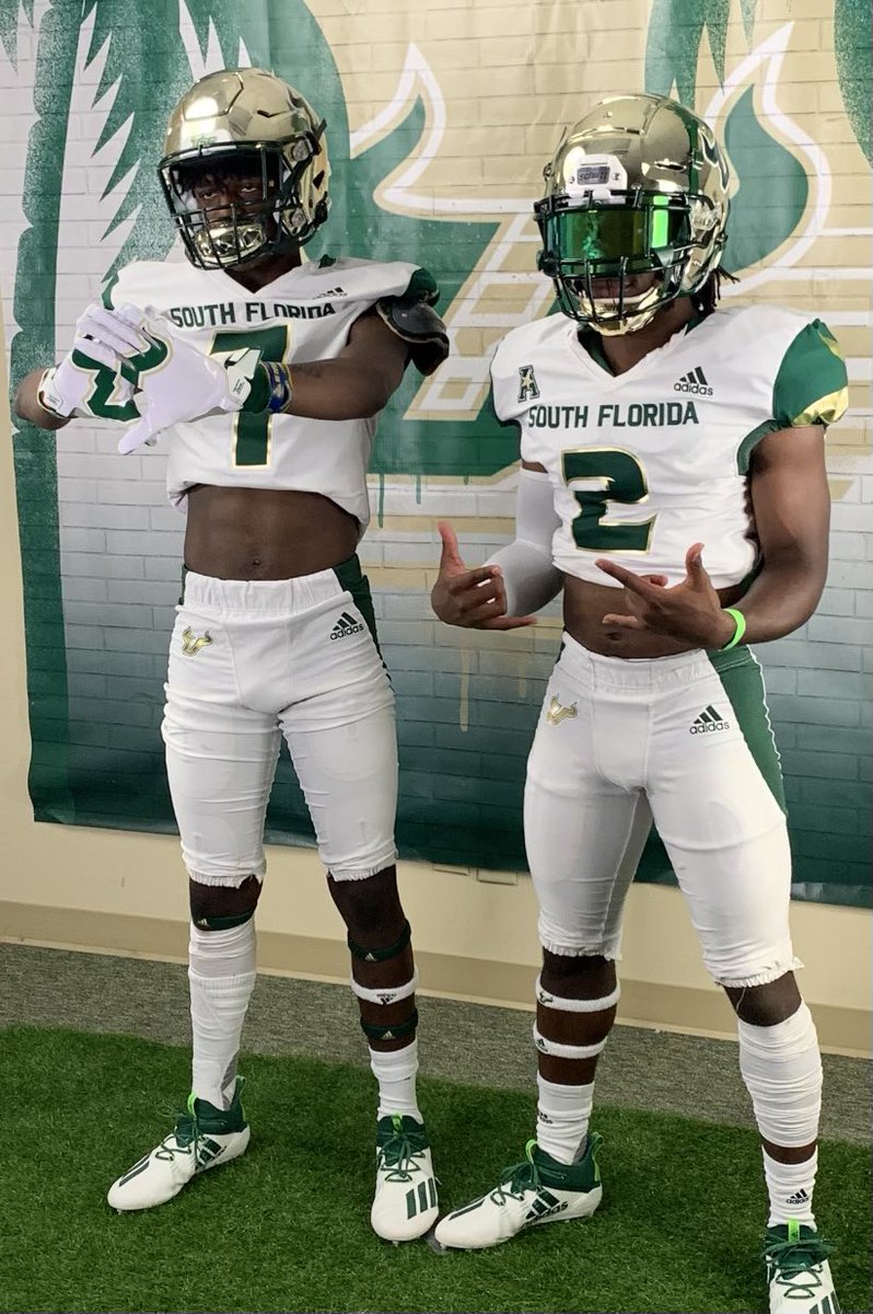 jadongowins's tweet photo. Thanks @CoachHooksHT @CoachCamHT  for taking me on a visit to USF 💚💛
@CoachCamAiken https://t.co/T7kxGkvWAV