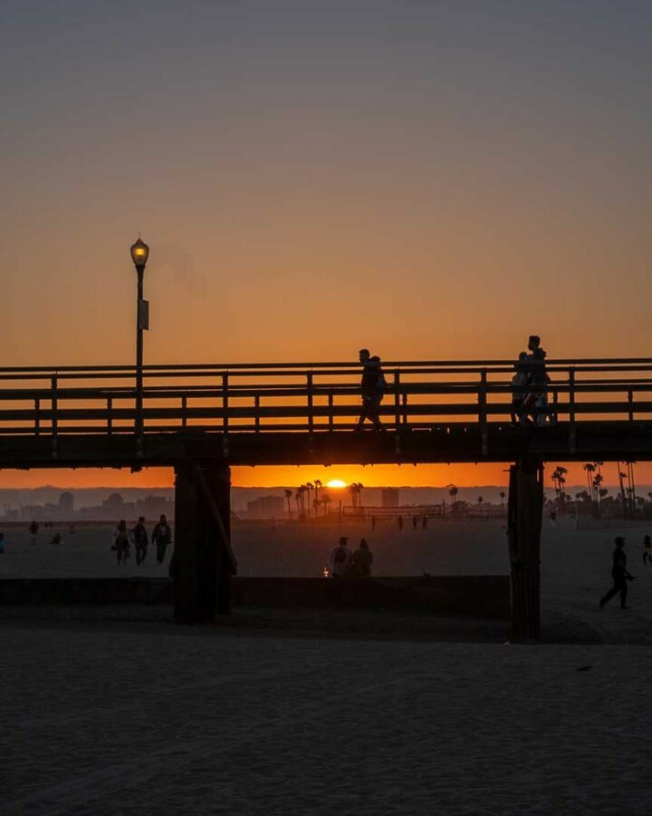 leogift's tweet photo. #anerdshoots #sealbeachpier #sealbeach Sun slipping behind San Pedro and long Beach. Shot from behind the seal beach pier.
.
.
.
.
#californiadreaming #calilove #californiacoast #socalbeaches #losangelesgrammers #exploresocal #fujixt200e #visitcalifornia #caliinviteyou … https://t.co/Zs9PtxXuUL