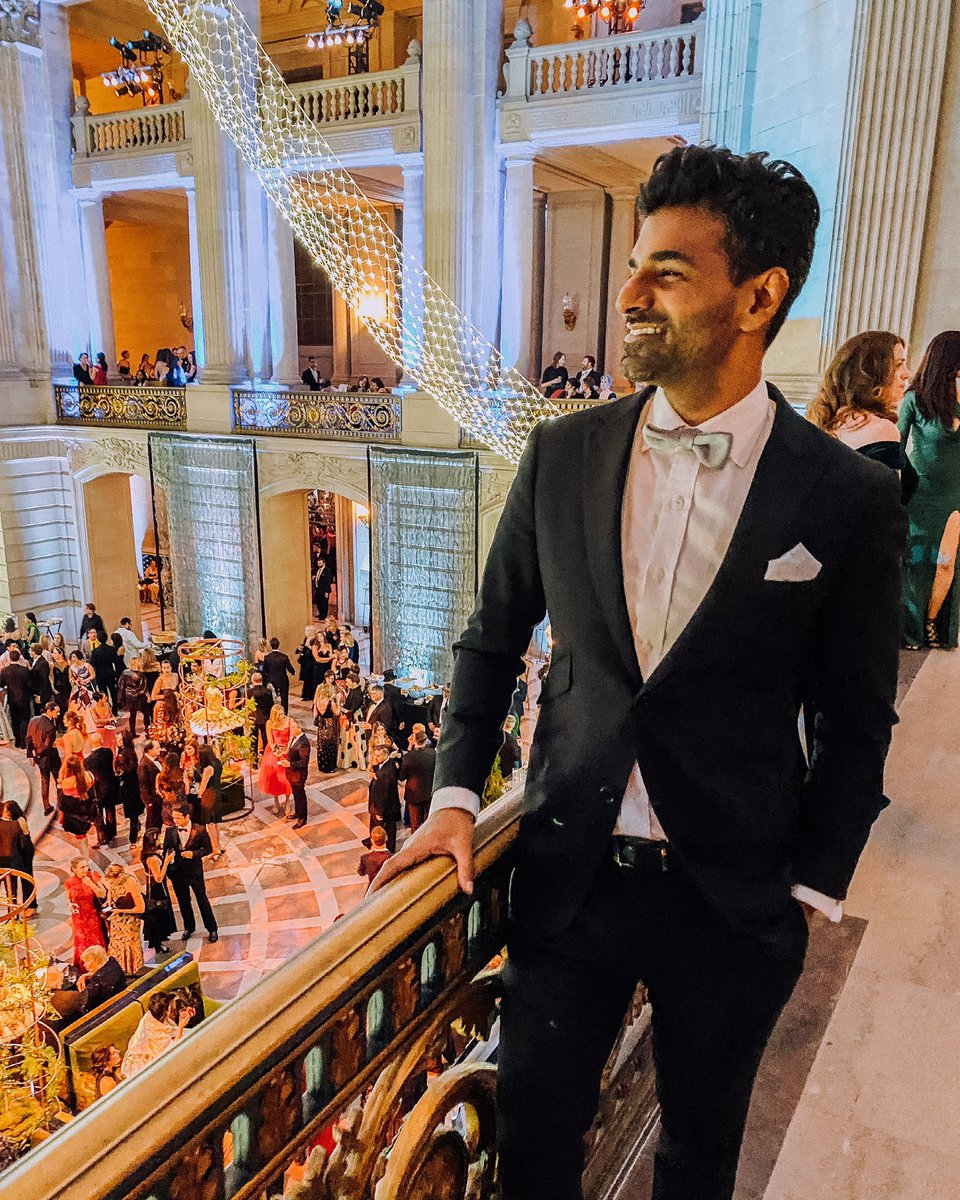 mrmohsenashraf's tweet photo. Suited up for an evening with SFโs finest at the Ballet Gala, where the refined gentlemen wear bow ties.
#ballet #balletworld #sanfranciscoballet #balletlovers
#suit #suitgoals #fashion #suit #style #suitstyle #mensfashion #gentlemanstyle #menstyleguide #mrmohsenashraf https://t.co/57QaijeT0y