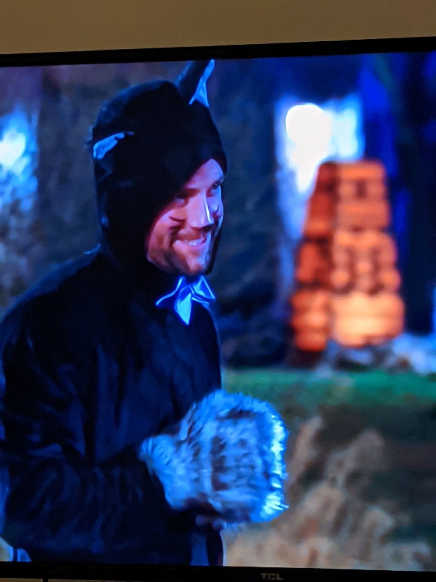 SarahOnAir's tweet photo. Proud to be a fellow ISU alumni right now. Cat ๐
#ConnorB #ConnorBrennan
#TheBachelorette https://t.co/wSwoA5359g