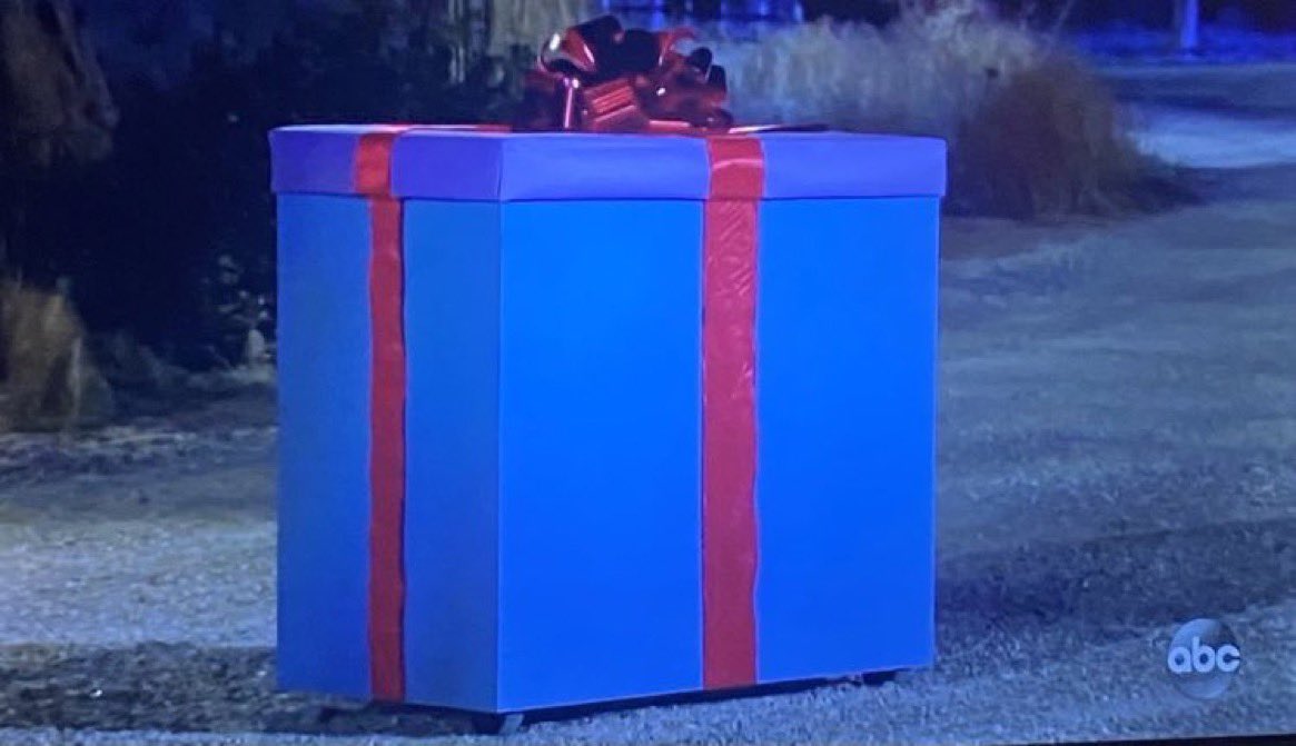 bachelor_fan101's tweet photo. me showing up to steal greg from katie: #TheBachelorette https://t.co/DDorM6l84l