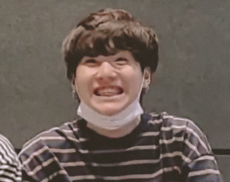 agustdfms's tweet photo. 😬🥺🖤 https://t.co/yfMEFRu5IE