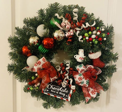 Wreaths and More By Jenny creates beautiful custom wreaths to make your holidays extra special be sure to find her on Facebook today! https://t.co/psTTIF8KM5 https://t.co/rvreP7aHn3