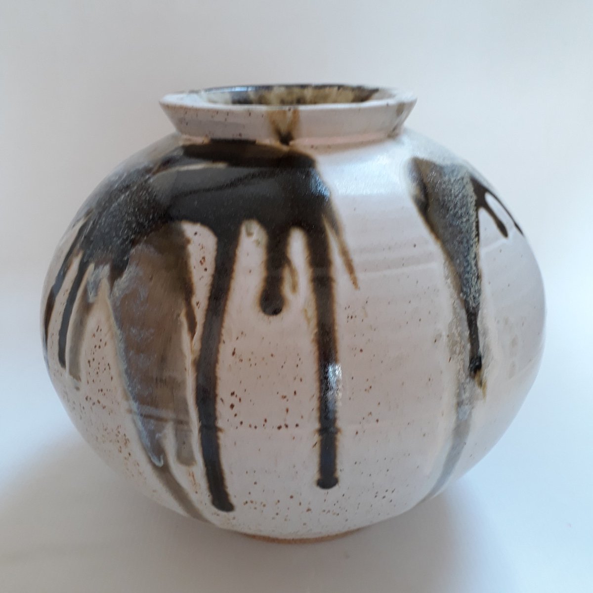 A large moon vase that Gerry is taking to Potfest In Scotland this weekend. Over 80 potters in a fabulous setting.