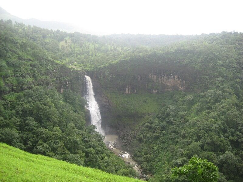 Dugarwadi waterfall is outstanding amongst other characteristic waterfalls of Maharashtra arranged close Sapgon.
bit.ly/2TyMusx