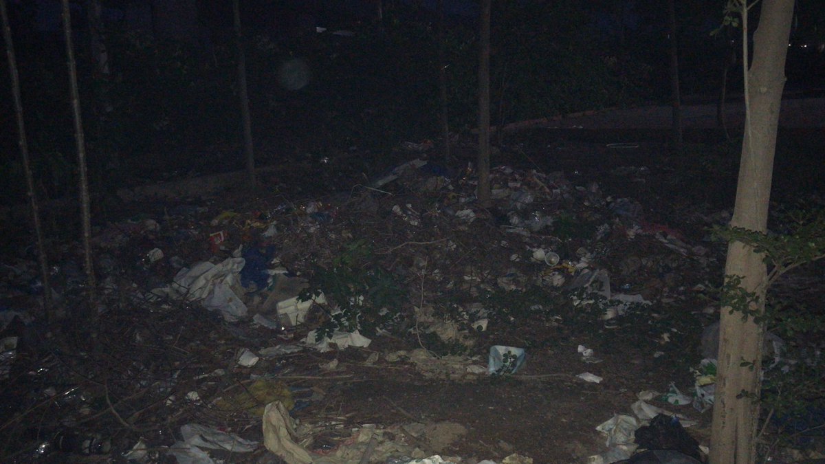 carthyk4's tweet photo. @ltmhyd @hmrgov @GHMCOnline @KTRoffice Part of Miyapur metro station has become the dump yard on one side completely and it’s becoming worse day by day.can this be taken care off sir https://t.co/5PRSW2RmLY
