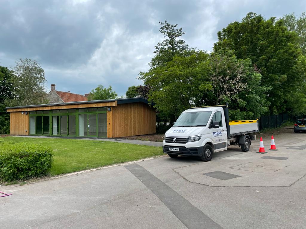 MyrahConstruct's tweet image. THE GARDEN ROOM
At Bridge Farm Primary School

With the current glorious weather, the 100m sq annex is filled with natural light and provides the perfect teaching &amp;amp; activity space that helps boost wellbeing &amp;amp; productivity for children and for wider community use.