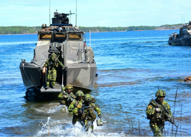 MarineAlutech's tweet photo. @pilotbloke @NavyLookout @hms_albion No doubt this vessel is excellent for beach assault or landing unimproved areas as its operations are conducted in CSW in littorals https://t.co/aSVQnsPqKp