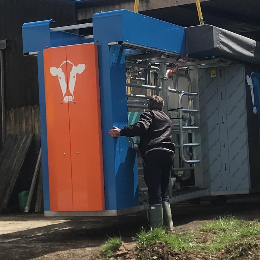 michaeldowney6's tweet photo. A single box @boumatic_gm_ireland robot arriving on this organic farm that we are delighted to be a part of. Looking forward to startup. #grasstomilk #roboticmilkingIreland #ABCgrazing https://t.co/qPzWa80xI6