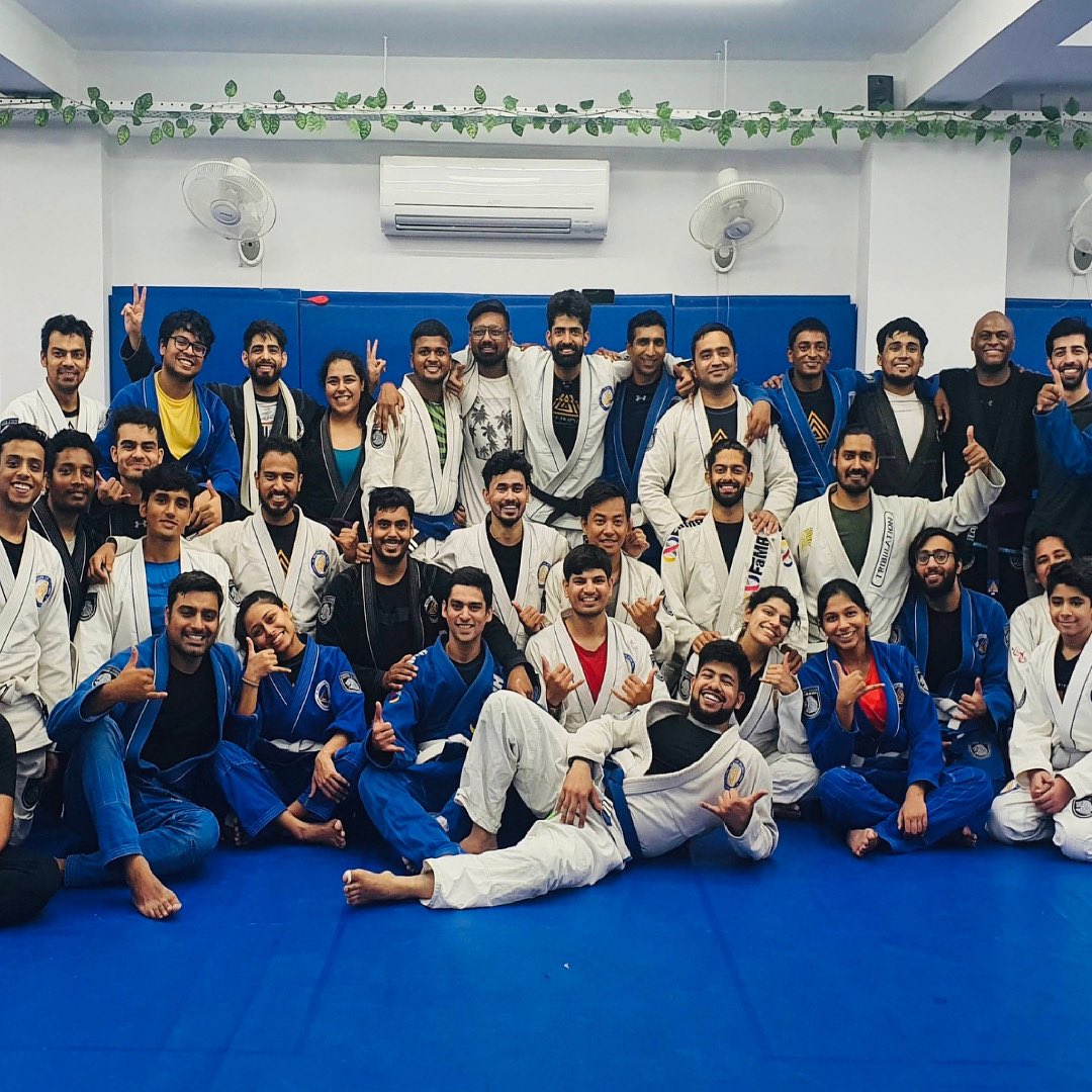 BJJIndia's tweet photo. Doing What We Love Is A Blessing.
Sharing What We Love Is A Gift.

Team FMA❤️
.
.
.
.
.
.
.
#team #teamfma #bjjindia #bjjlifestyle #bjjgirls #bjj4life #bjjforeveryone #bjjlife #matlife #bjjdelhi #hauzkhasvillage #malviyanagar #india #instagram #serve #love #respect #oss https://t.co/eXXtJij6BX