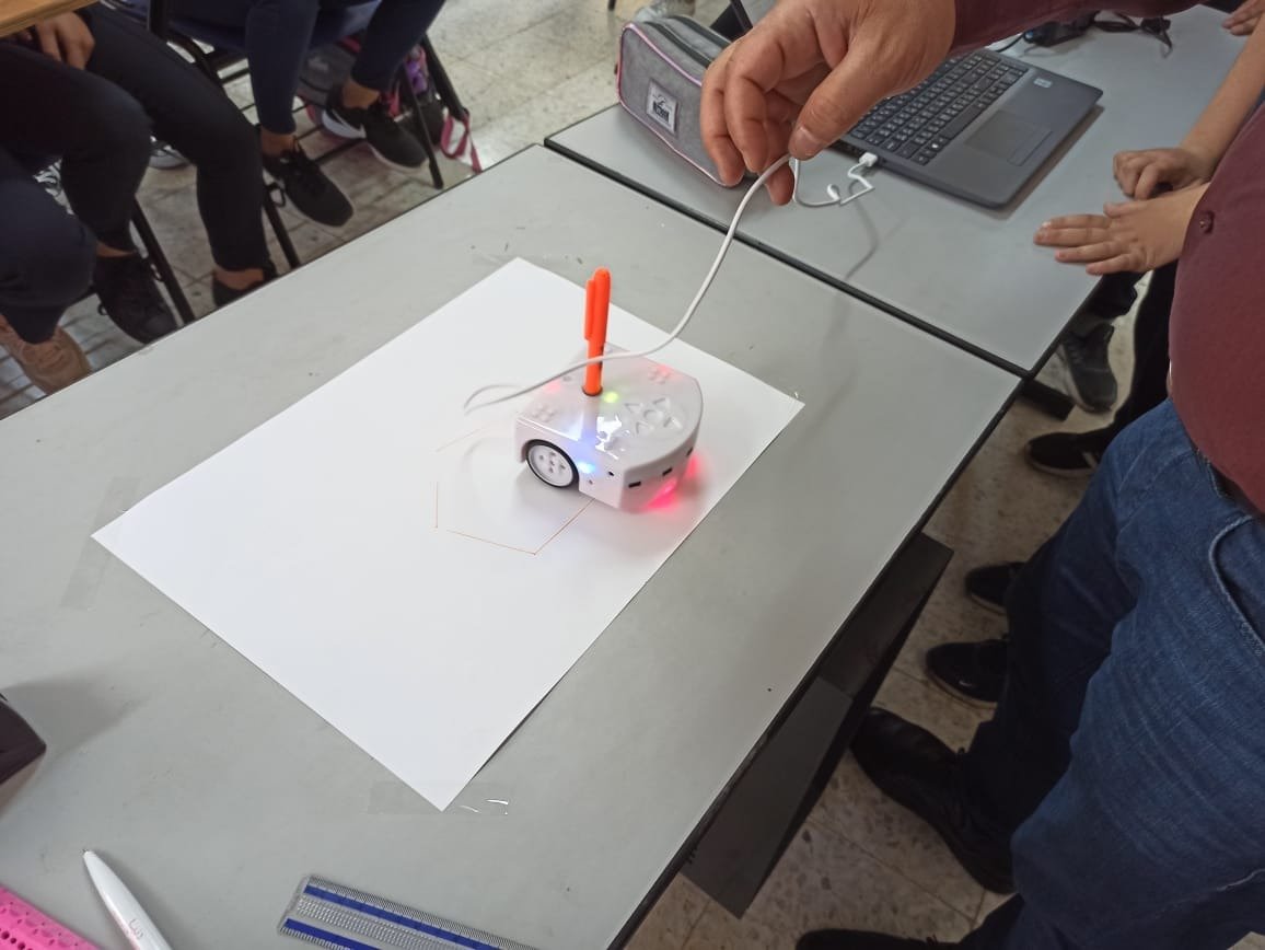 MeqdadDev's tweet photo. Robotics in Education....

#STEM Education, where @ThymioII used in Math class.

#Robotics #STEMed #STEMEducation #Education #Palestine #Robot #Math #ELCJHL #STEMSchool #School #Coding #Scratch #Thymio #Code #Robots #Robotic #RobotsForEducation https://t.co/acGXydIzxf