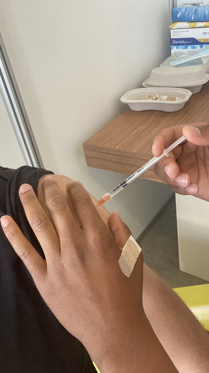 RemkoTheulings's tweet photo. #pt En hij zit er in!! #adostadion #vaccinatie #gescoord #covid https://t.co/8ia0YCVbZD