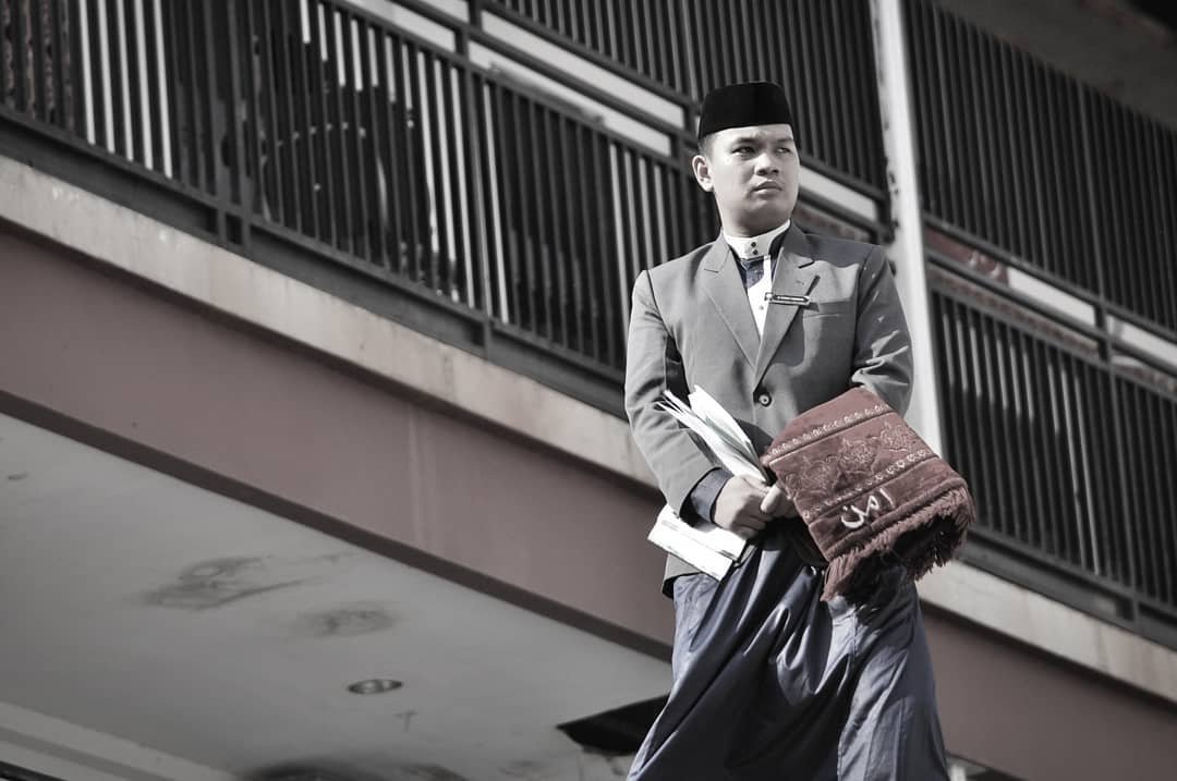 Belajarlah dari apa yg pernah diperbuat dimasa lalu,, bersyukurlah dari apa yg didapat hari ini,, dan berdoa serta berpikirlah yg bijak untuk hari esok