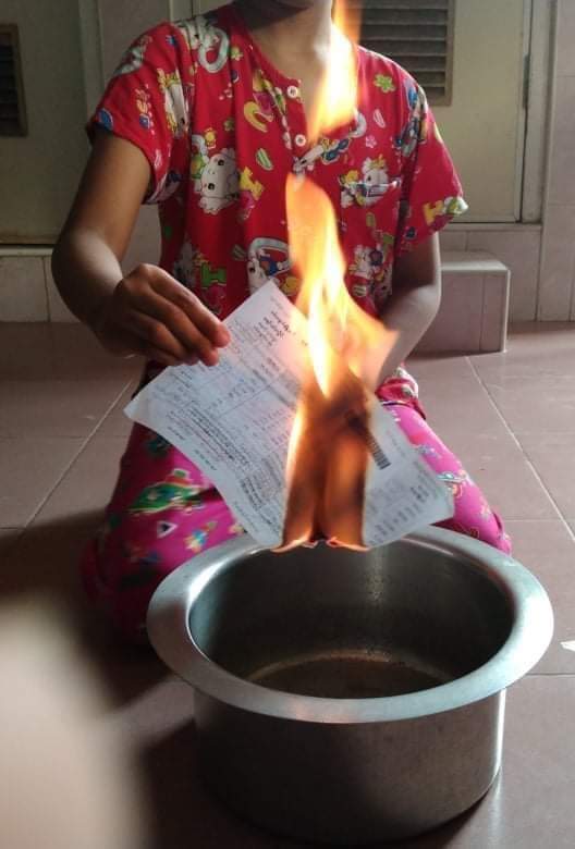 The residents in #SanChaung Tsp,Yangon held "No Electric Bill" strike on June8.

#June8Coup #WhatsHappeningInMyanmar #MilkTeaAlliance
