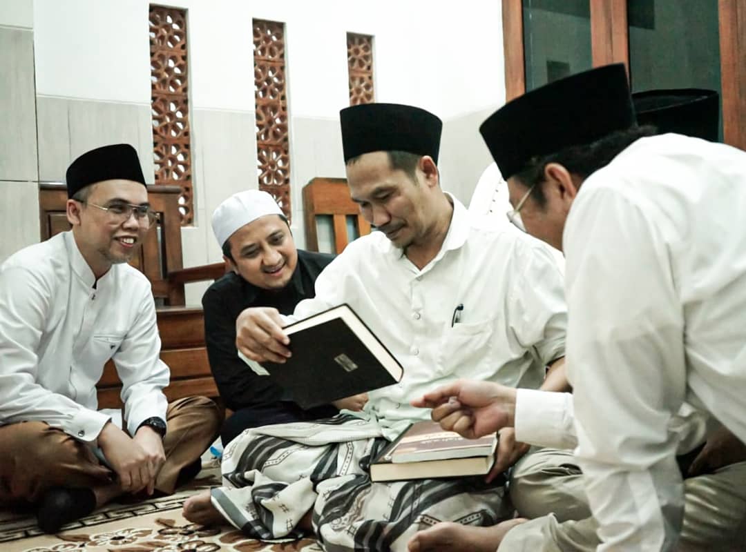 Betapa indahnya melihat guru-guru kami tersenyum,,
Bahagia ketika guru-guru kami berkumpul ❤❤