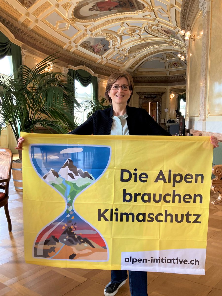 proalps_schweiz's tweet photo. Schon abgestimmt? 🗳️
Auch @RegulaRytz, Nationalrätin und Vorständin der Alpen-Initiative, sagt am 13. Juni entschieden JA zum CO2-Gesetz!
Die Alpen brauchen Klimaschutz – setze mit deinem JA ein Zeichen!
#CO2GesetzJa #JaCO2Gesetz #Klimaschutz #abst21 https://t.co/zIWMTJHnAb
