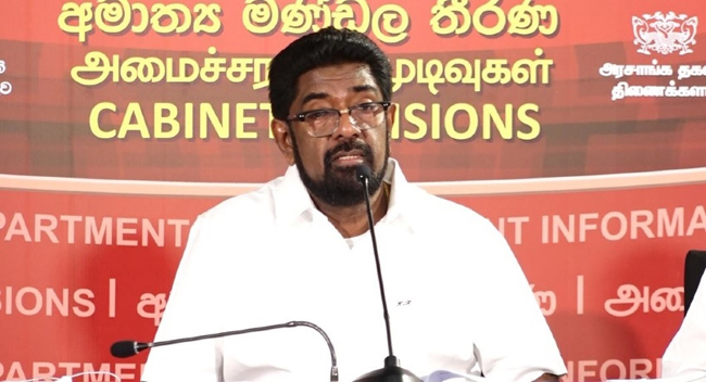 metronews_lk's tweet photo. அடிமட்ட ஊடகவியலாளர்கள் என வைத்தியர் ஹேமந்த ஹேரத் கூறியதற்காக மன்னிப்பு கோருகின்றேன்! – அமைச்சர் கெஹெலிய ரம்புக்வெல்ல   #Hemantha_Herath, #Keheliya_Rambukwella, #Metronewslk, #Third_Class,  #இலங்கை #மெட்ரோநியூஸ்,   , #Journalist, #LKA, #Media, #Srilanka,  https://t.co/aIck1D4nL8 https://t.co/lzXWX9SCTc