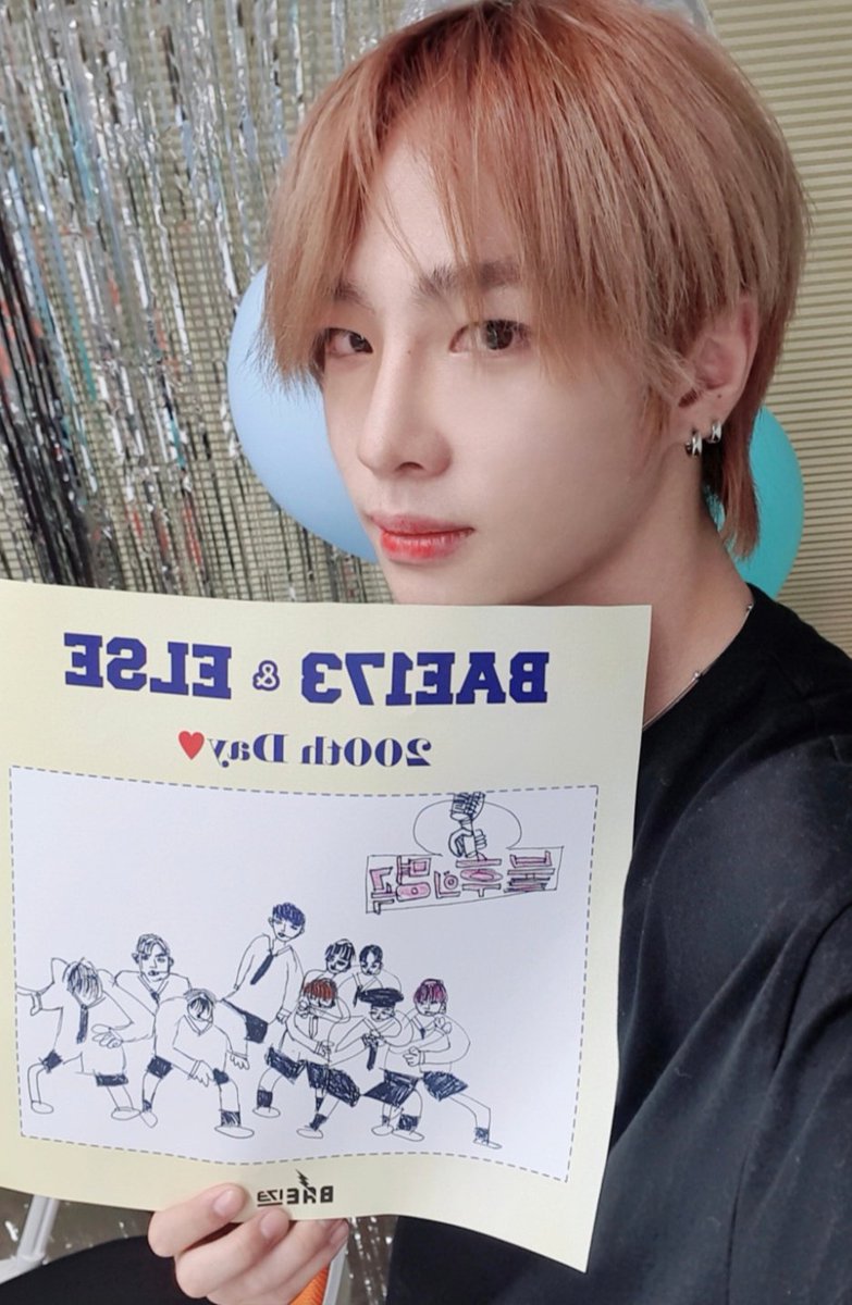 BAE173_member's tweet photo. [#무진]
안녕하세요 돌아온 김무진입니다 
우리 엘스 잘 지내고 있죠?? 
항상 엘스 생각 많이 하고 있어요 
보고 싶고 사랑해요♡♡
#BAE173 #비에이이173
#MUZIN https://t.co/GQcXRIRJYu