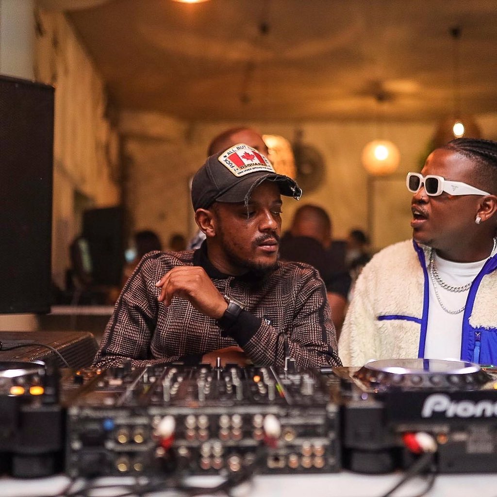 ClickMediaMusic's tweet photo. The King Of Amapiano @KabzaDeSmall_ posted up with PITORI MARADONA @focalistic 🦍🦍 . 

A collaboration album between these 2 wouldn’t be a bad idea hey !! https://t.co/VuQwcOaQBq