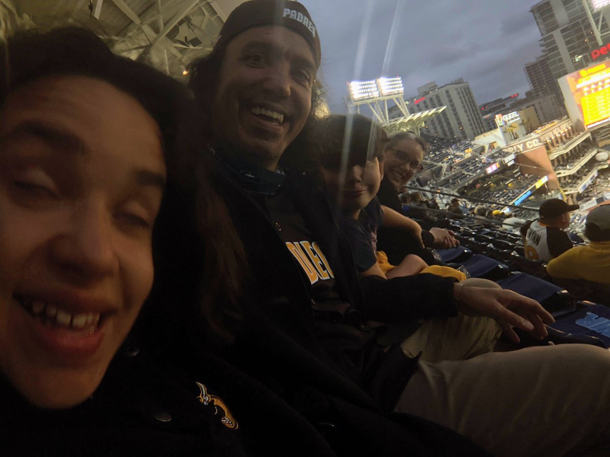 BindDesk.com tweet media