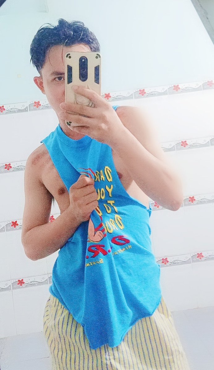 1997Trai's tweet photo. Bé iu ơi ck bệnh rùi đến bên ck dể ck thị tẩm e được k https://t.co/2obkMdLVq0