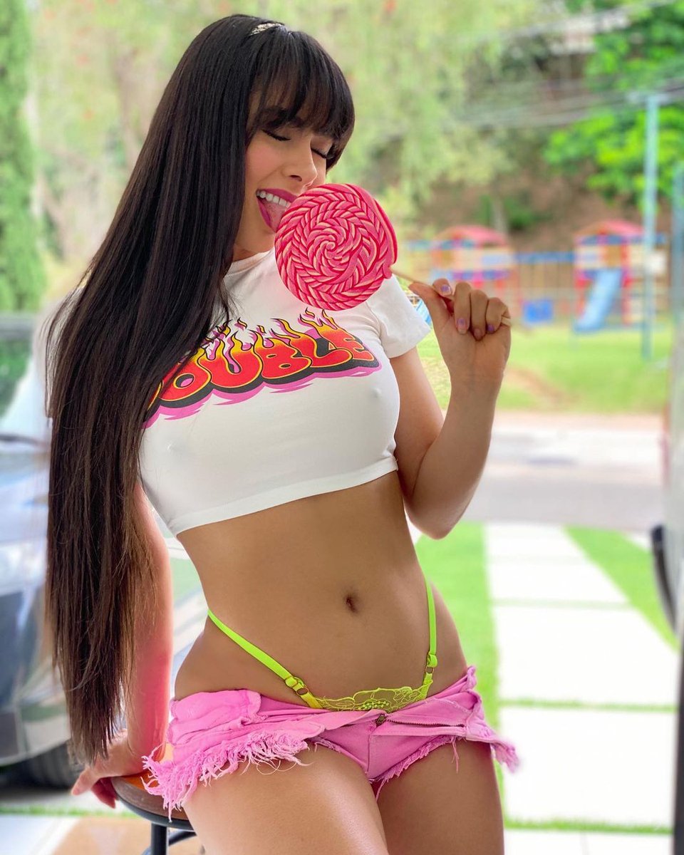 JulianaBonde5's tweet photo. Hay momentos que se me antoja 💋 🍭
#Rt #like 🤫 https://t.co/vgJ39gwtDB