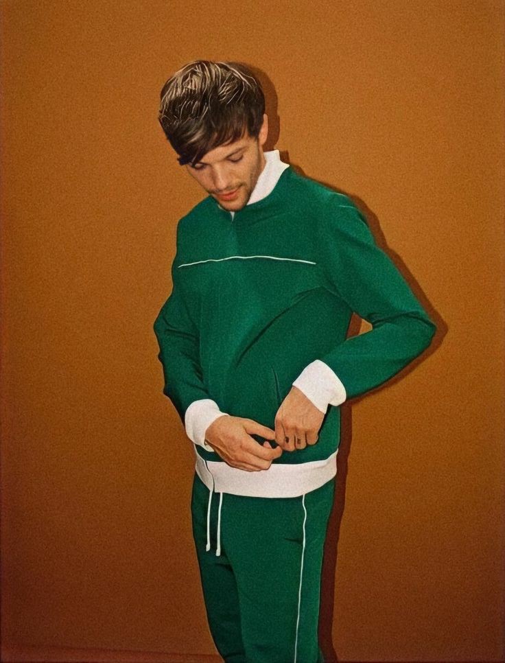 iG0LDEN89's tweet photo. "no me quiero vestir como las pibas de mi edad, me quiero vestir como louis tomlinson" un hilo https://t.co/WuerteLy2s