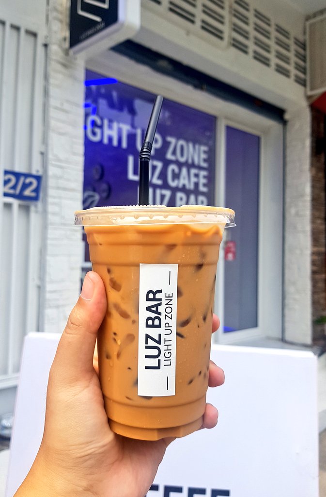 cafeniyom's tweet photo. LUZ CAFE [ลูซ คาเฟ่] /LUZ BAR
📍คูเมือง ติดกับร้านAi Tomoe ก่อนถึงแจ่งศรีภูมิ
⏱ทุกวัน 9.30am~8pm
💰40~50บ.
☕กาแฟรสเข้มนํา อร่อย ราคาไม่แพงค่ะ
💨ร้านขนาดกลางตกแต่งโทนขาวสไตล์ modern มีที่นั่ง8~12ที่ จอดรถได้หน้าร้าน 
❇มีfoodpandค่ะ
#คาเฟ่นิยม #คาเฟ่เชียงใหม่ #รีวิวเชียงใหม่ https://t.co/S3kWCSC3xK