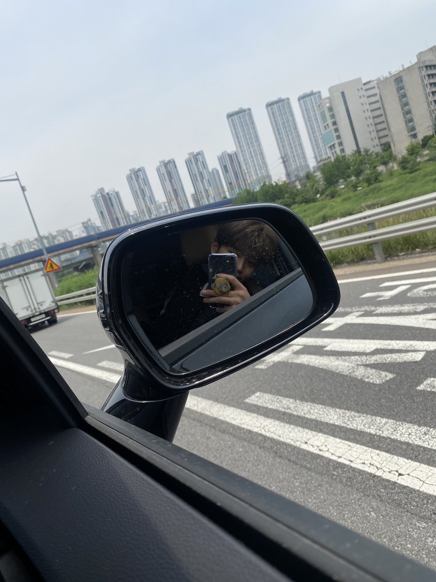 OmegaX_members's tweet photo. [#OX]

야식 먹고 잤다고 
이렇게 붓는 거 반칙...
(제현이형 보호.)

#OMEGA_X #오메가엑스 #혁 https://t.co/6yBtHKHjxv