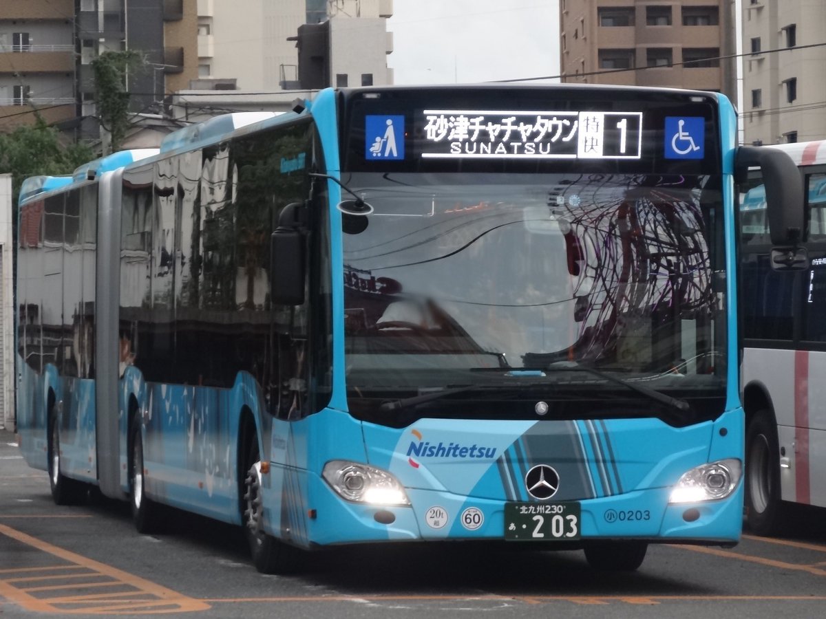 ぶらくら のりもの好き北九州市民 V Twitter とっておきの北九州 西鉄バス 小倉北区では100円でベンツに乗れる 青い小倉織をモチーフとした柄 全長約18mもの長い 連節バス 車両は メルセデス ベンツ シターロ 砂津 魚町 小倉駅入口 西小倉駅前 ぶらくら のりもの好き北九州市民 V Twitter とっておきの北九州 西鉄バス 小倉北区では100円でベンツに乗れる 青い小倉織をモチーフとした柄 全長約18mもの長い 連節バス 車両は メルセデス ベンツ シターロ 砂津 魚町 小倉駅入口 西小倉駅前