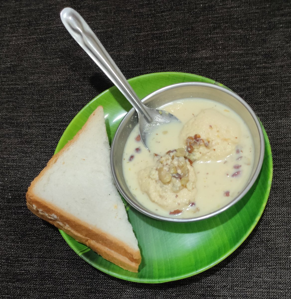 amruttaro's tweet photo. #breakfast रसमलाई व सँडविच!!

#माझाक्लिक #खाद्ययात्रा https://t.co/tGMinIq2Uu