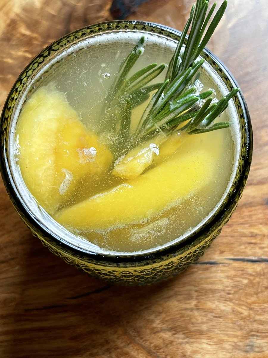 ✨The Sparkling Peach 🍑 ✨

Mocktails are a fun alternative to alcoholic beverages! There’s so many opportunities to experiment with fruits, herbs and other techniques to create delicious drinks. 

#weddingdrinks #aetreventstx #austinplanner #mocktails #cheers #austinevents