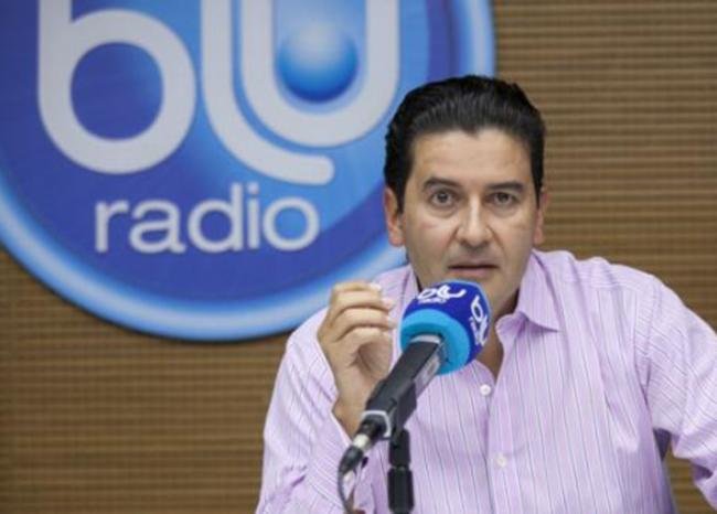 tuiteroocioso's tweet photo. Tu periodista // Mi periodista 
#DonAlbertoEsColombia https://t.co/ZVThpHVWNK