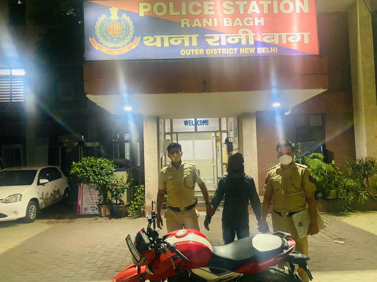 dcpouter's tweet photo. One arrested for involvement snatching activities
Stolen motorcycle and Snatched Apple I-phone recovered.
#TeamOuter
#KeepingDelhiSafe
@CPDelhi @SanjaySingh_IPS @DelhiPolice https://t.co/vLgGupFFU0