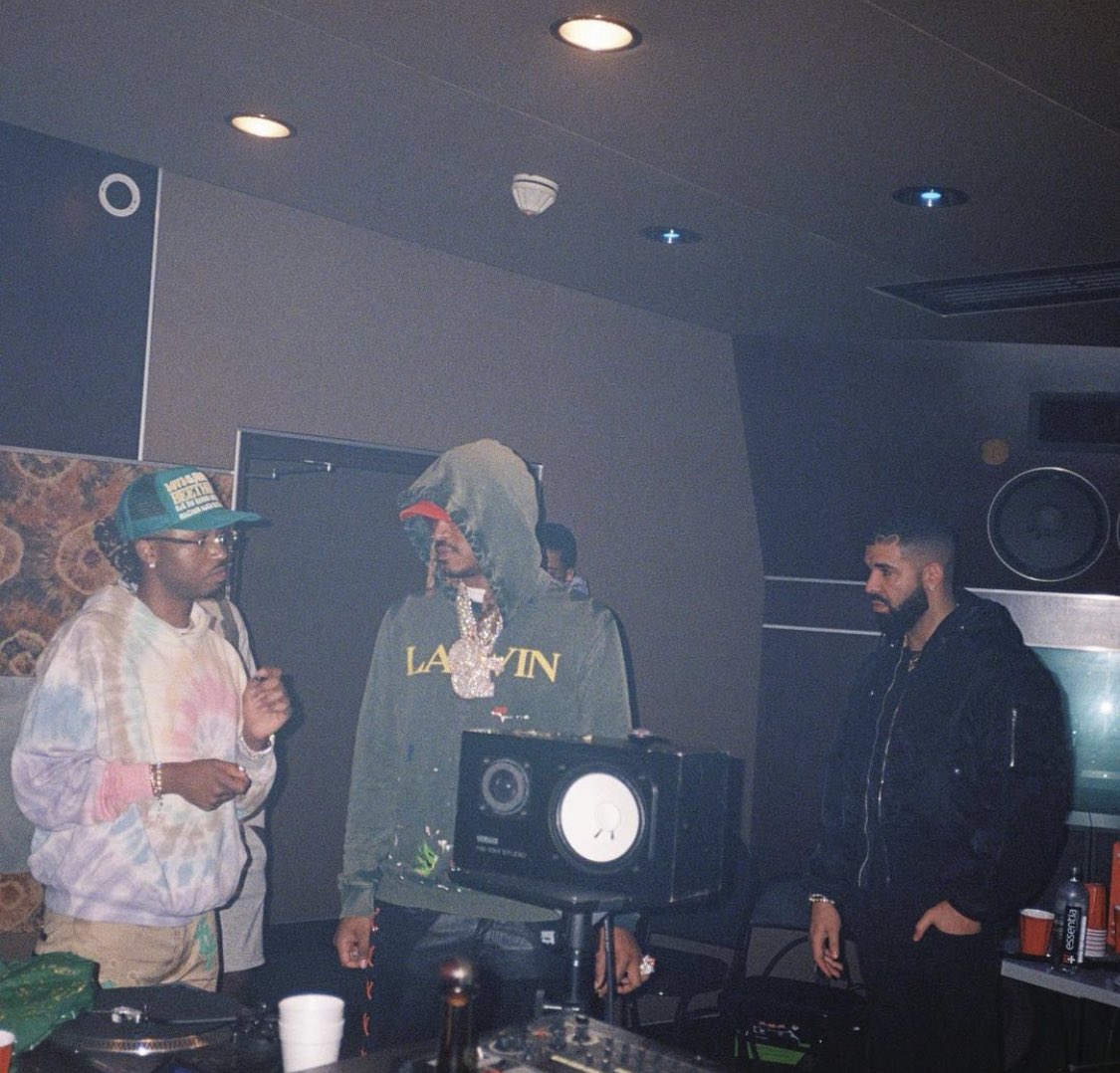 HotFreestyle's tweet photo. Drake in the studio with Future &amp; Metro Boomin 👀🔥 https://t.co/RzmwELOO1D