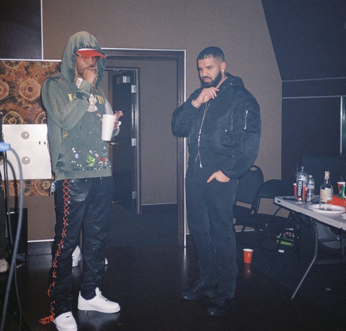 HotFreestyle's tweet photo. Drake in the studio with Future &amp; Metro Boomin 👀🔥 https://t.co/RzmwELOO1D