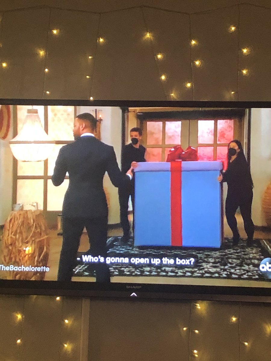 trulytaurus22's tweet photo. Chris Harrison attempting to sneak into the Bachelorette... #bachelorette #BacheloretteABC #TheBachelorette https://t.co/1tIFC9mFqc