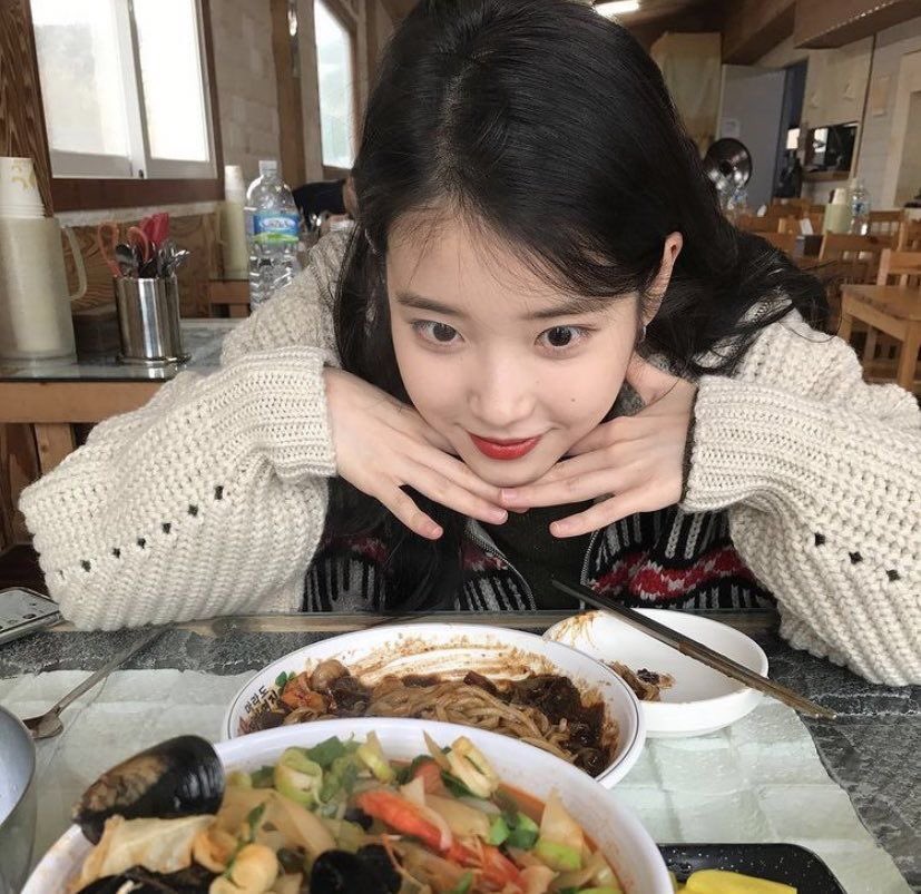 jieun_thailand's tweet photo. ดาเมจ girlfriend material ของไอยูใครจะไปต้านไหวคะ 💔 https://t.co/rTy4MmMrCf