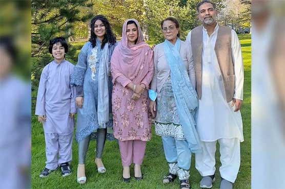 DunyaNews's tweet photo. اسلامو فوبیا: کینیڈا میں ٹرک ڈرائیور نے پاکستانی خاندان کو کچل دیا، 4 افراد جاں بحق https://t.co/MWFBiI7iSc https://t.co/3KMnmBvVqZ