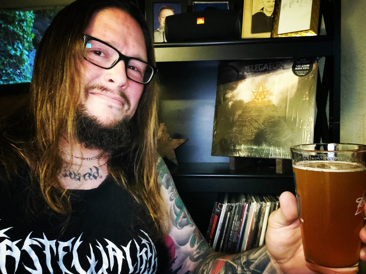 NapalmDaydream's tweet image. Beer is good and stuff.